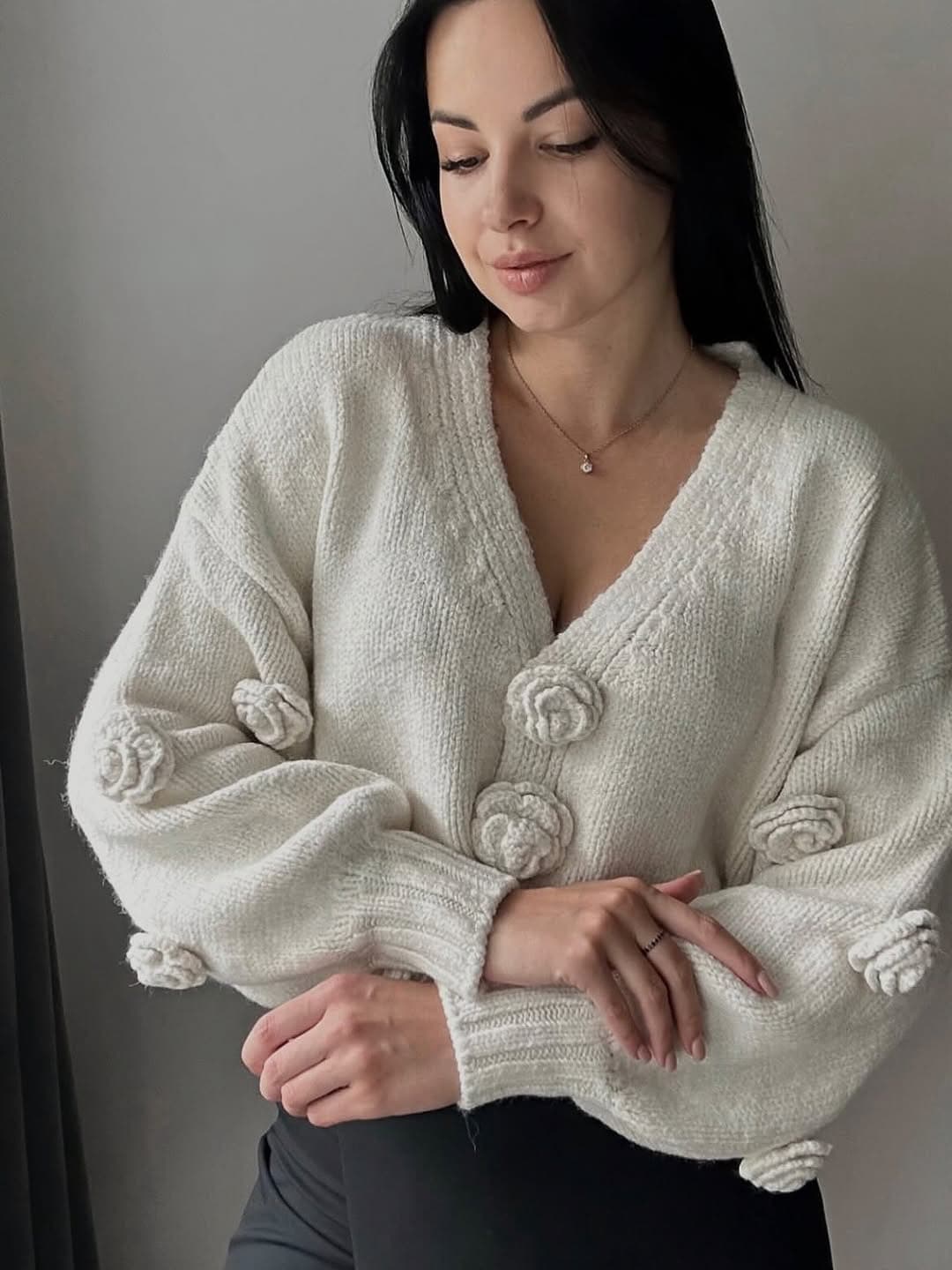 Кардиган з вʼязаними трояндами