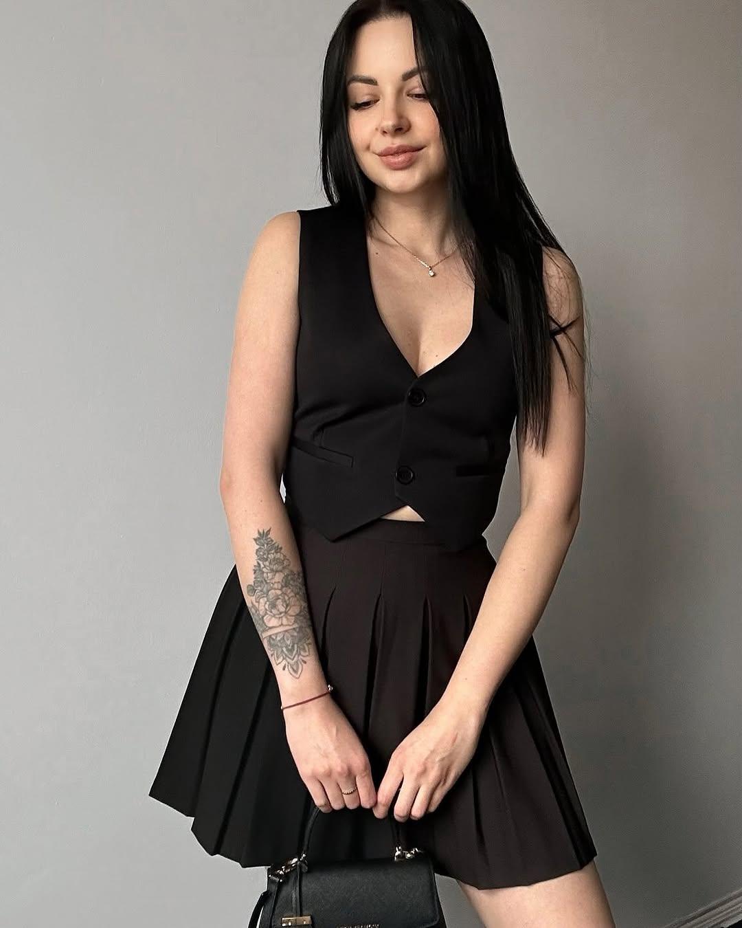 Тенісна спідниця Black or white?